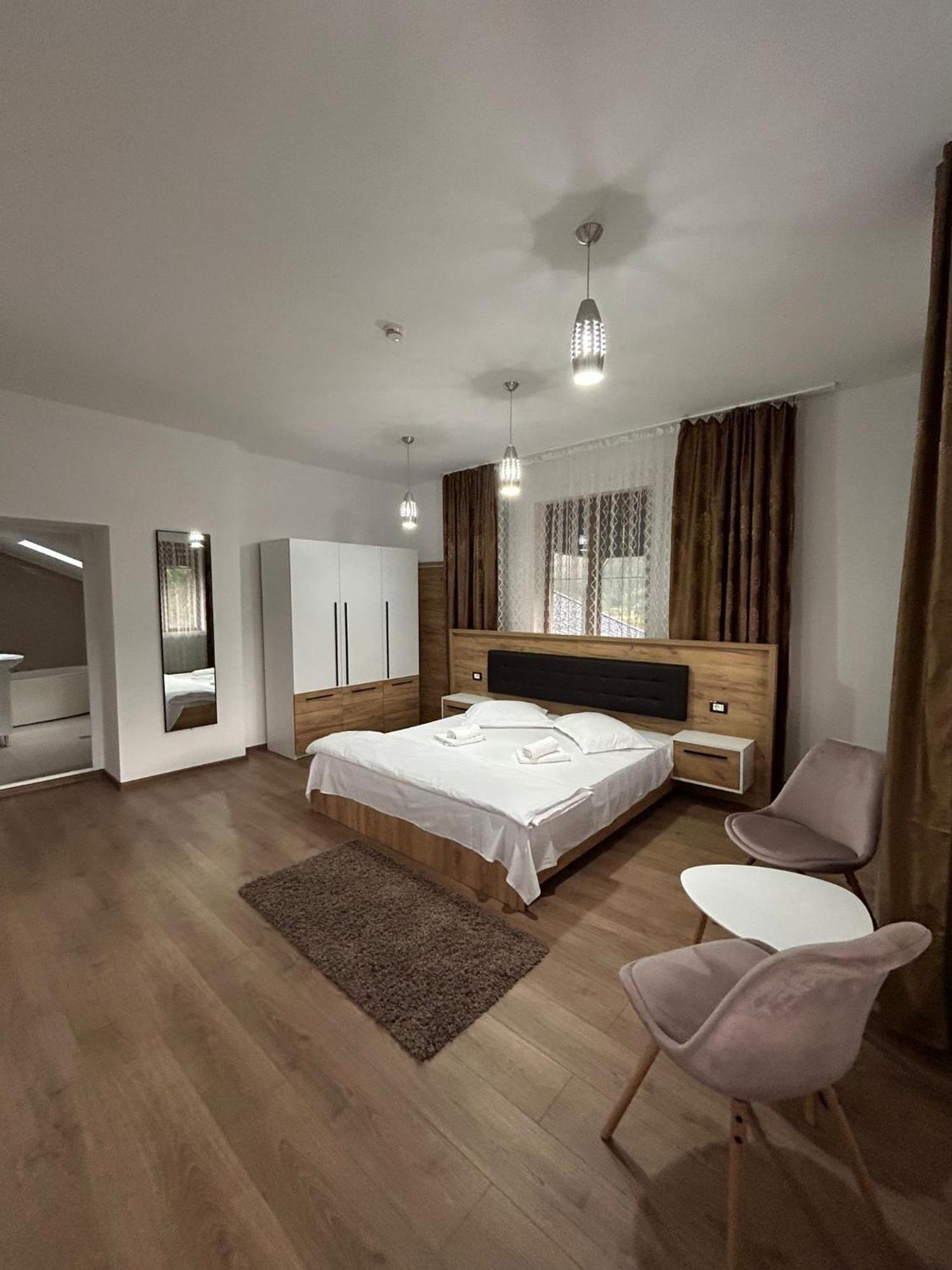Complex Zeus Hotel Leresti ภายนอก รูปภาพ